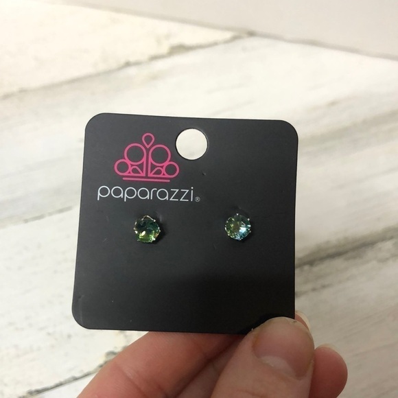 Paparazzi Green Sliver Sparkle StatementStud Earrings New - Picture 3 of 4